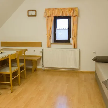 Pri Marjetki Apartment *